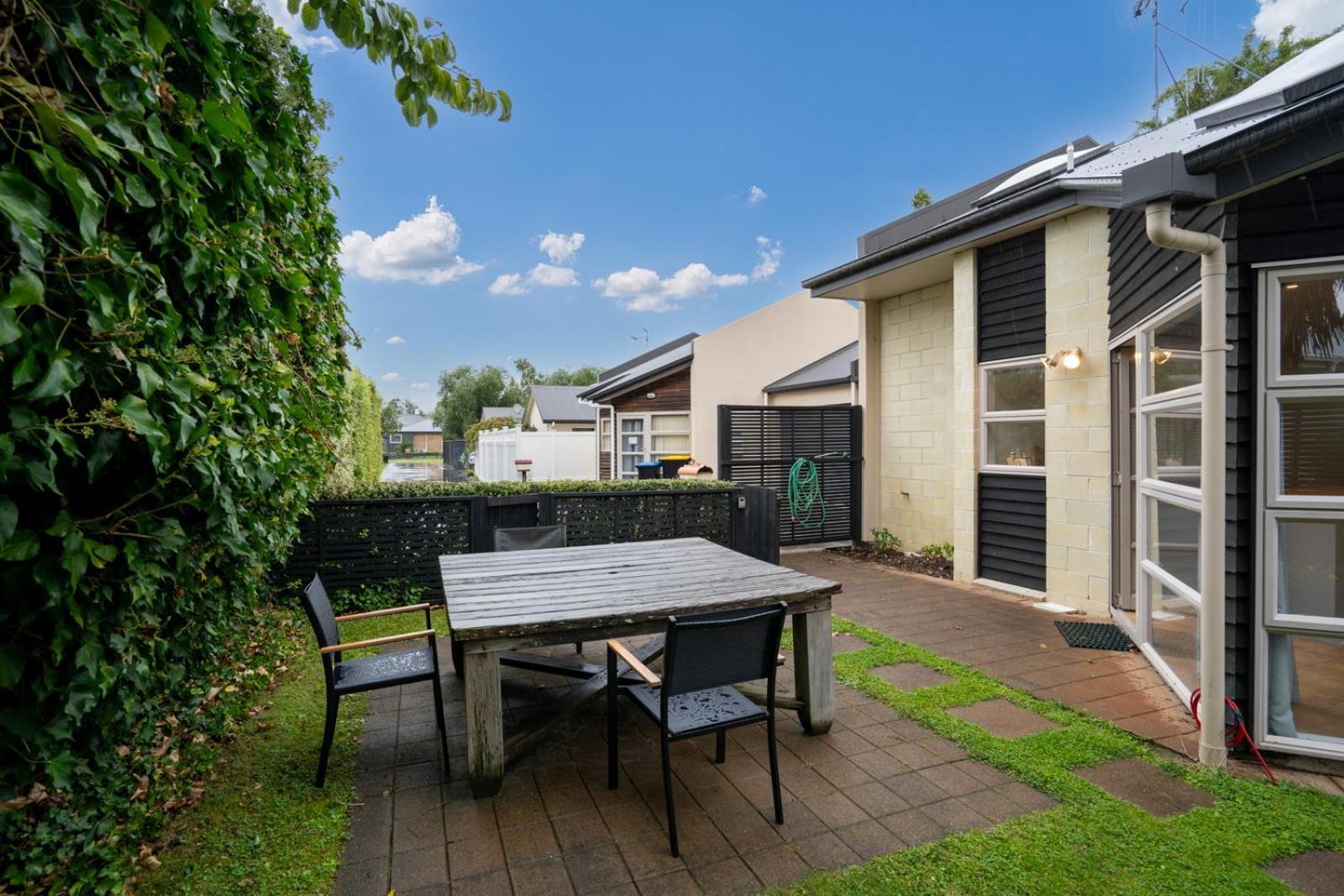 Sunny, Quiet, 2-Bedroom Unit In Fabulous Location! Cambridge Zewnętrze zdjęcie