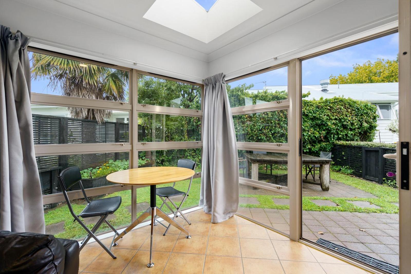 Sunny, Quiet, 2-Bedroom Unit In Fabulous Location! Cambridge Zewnętrze zdjęcie