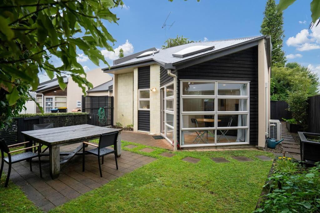 Sunny, Quiet, 2-Bedroom Unit In Fabulous Location! Cambridge Zewnętrze zdjęcie